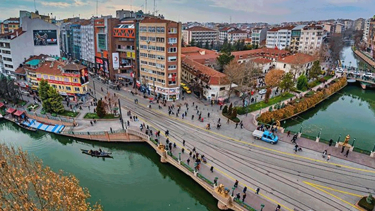 Eskişehir’de Porsuk Çayı’ndan Çıkan Su Samuru Görenleri Şaşırttı